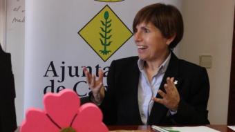 Rosa Huguet, alcaldessa de Canyelles en la presentació de la fira multisectorial ahir a l'Ajuntament de Canyelles. TAEMPUS