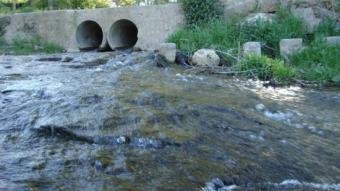 La riera de Coforb travessa el municipi d'Avià contaminada per aigües residuals XAVI ROSIÑOL