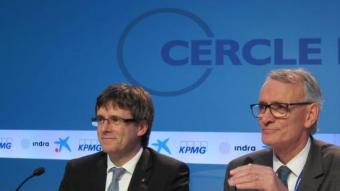 Carles Puigdemont, ahir a Sitges, amb el president del Cercle d'Economia, Antón Costas ep