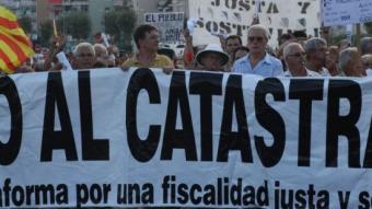 Manifestació de veïns a Cunit l'any 2009 contra l'augment del preu de l'IBI que va impulsar l'anterior govern socialista per fer front a la despesa municipal.