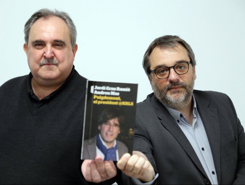 Jordi Grau i Andreu Mas, autors del llibre sobre Carles Puigdemont QUIM PUIG