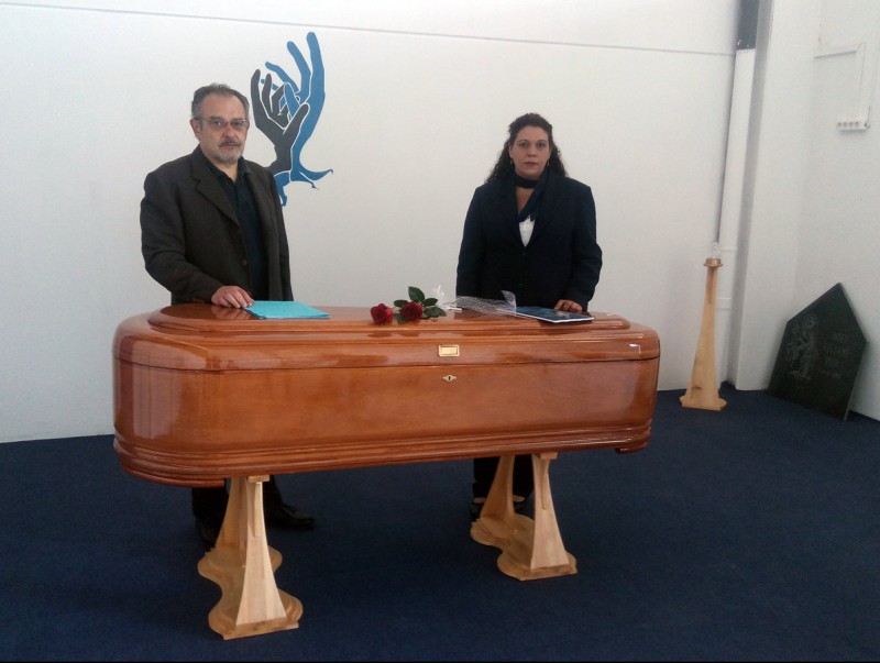 Aureli Sànchez, d'Esfune, amb Almudena Escudero, de Funeconca, a la roda de premsa JLE