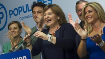 La presidenta del PP valencià, Isabel Bonig, celebra els resultats. AGÈNCIES