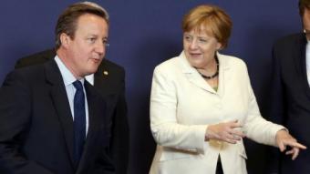 Cameron i Merkel, abans de començar la cimera de caps d'Estats de la UE REUTERS