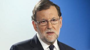 Mariano Rajoy va comunicar la disposició a trucar Sánchez (PSOE) i Rivera (C's) ahir a Brussel·les HORST WAGNER / EFE