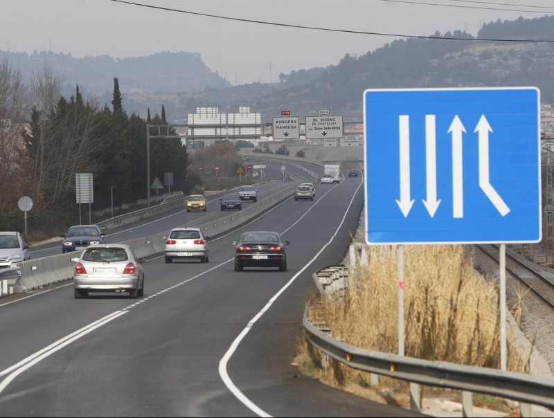 Imatge de la C-55 al seu pas per Sant Vicenç, un dels trams amb mitjana, just a la sortida de l'autopista C-16 ORIOL DURAN