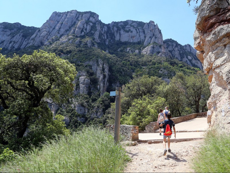 El senderisme a la muntanya de Montserrat atrau cada cop més gent. Si es fa en grup s'ha de notificar al Patronat de Montserrat. JUANMA RAMOS