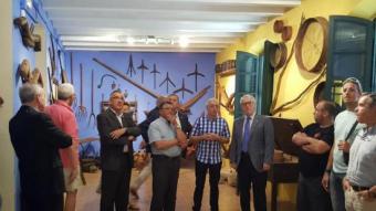 Josep Poblet, amb el museòleg Jordi París, a Vilabella EPN