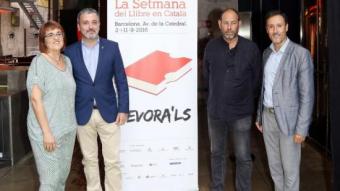 Montse Ayats, Jaume Collboni, Joan Sala i Joaquim Bejarano durant la presentació de la 34a edició de la Setmana del Llibre en Català ANDREU PUIG