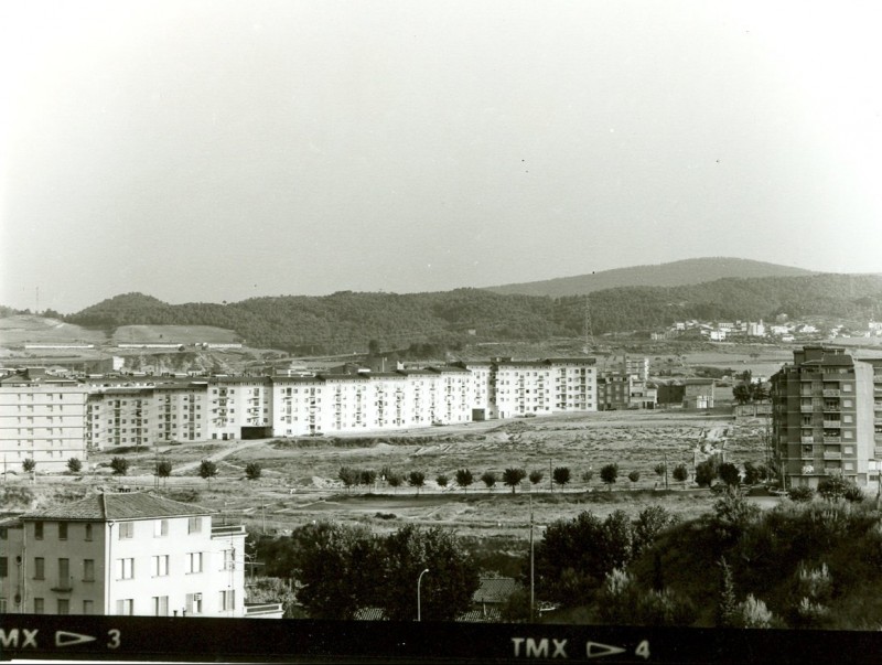 Els pisos, que es van construir en uns terrenys propers a Igualada, en una imatge de principi dels anys 80 ARXIU MUNICIPAL SANTA MARGARIDA DE MONTBUI