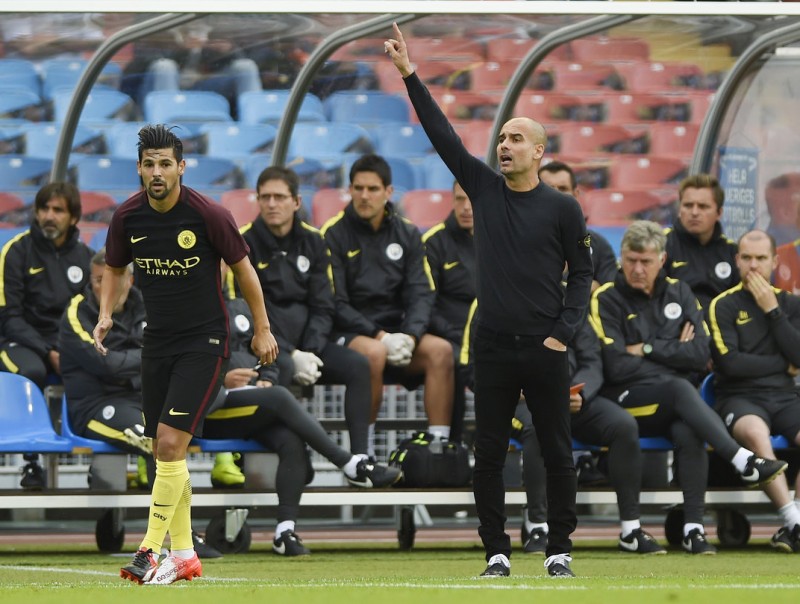 Guardiola dóna indicacions durant un partit de pretemporada EFE