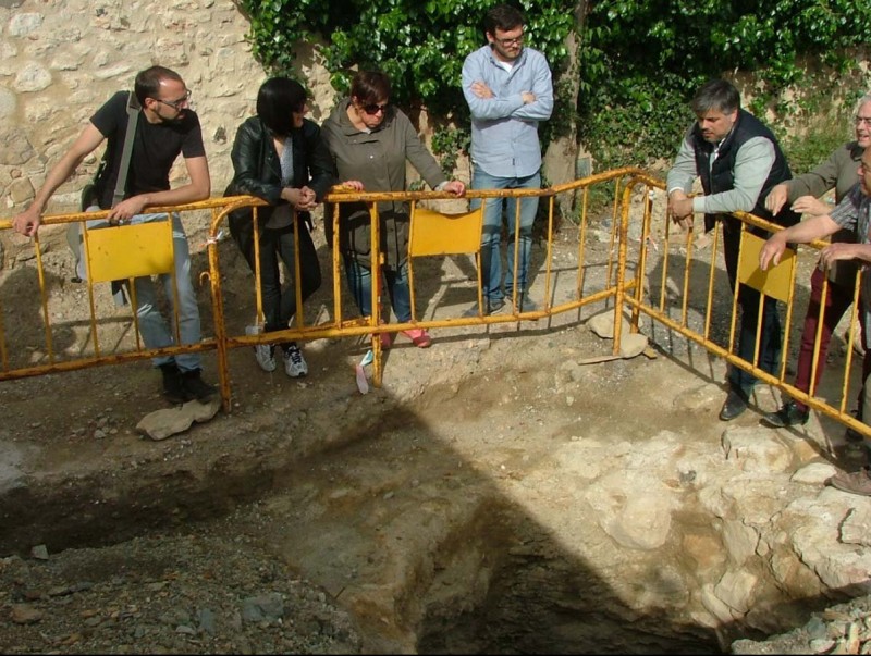 Les restes trobades a Masmolets durant una visita de de la Comissió de Patrimoni EPN