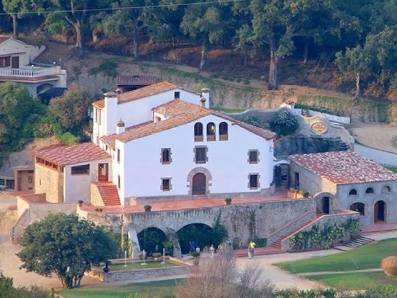 Una imatge de la masia de can Colomer que s'ha transformat en allotjament turístic els darrers anys. ARXIU