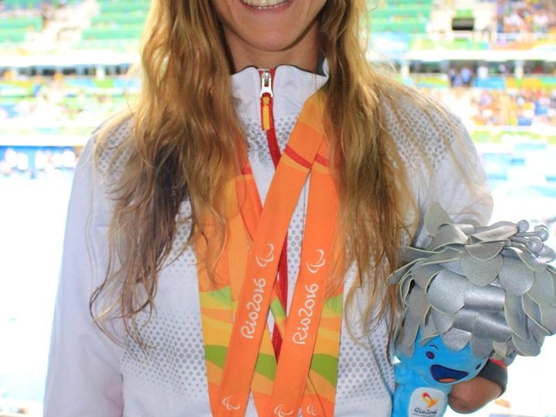 Gascon , amb les tres medalles de plata de RioMarquès , amb l'or guanyat en 400 m lliure CNT EFE