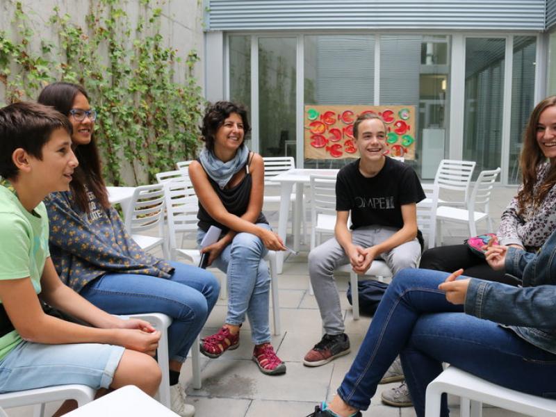 Alguns dels joves que participen al cicle de la biblioteca de Navarcles per parlar de llibres; les trobades es fan un cop al mes NOEMÍ BADRENAS