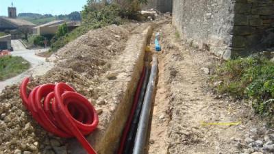 Els treballs de renovació de la xarxa d'aigua s'han finançat amb fons municipals, de la Diputació i de la Generalitat EPN
