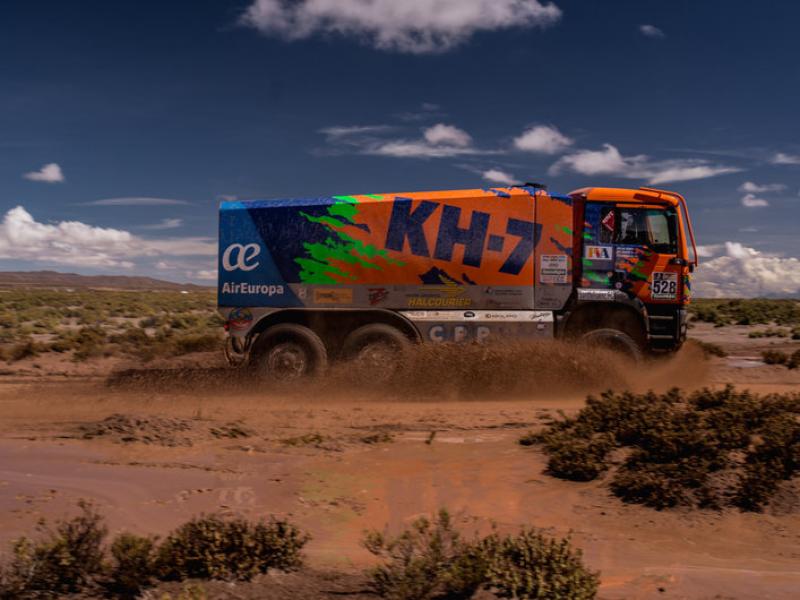 Jordi Juvanteny s'obre pas en el fangar del Dakar PHOTOSDAKAR.COM