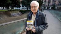 Aureli Ortín duu a les mans el seu llibre ‘La renovació del ministeri diaconal en el 50è aniversari del Concili Vaticà II’ (CPL)