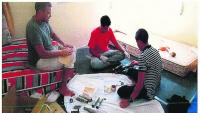 Tres 
		dels terroristes preparant els explosius a la casa d’Alcanar abans de l’explosió mortal