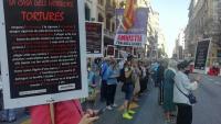 200 persones es concentren davant de la comissaria de Via Laietana