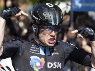 Dainese celebra la victòria en el Giro