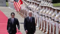 El primer ministre japonès, Fumio Kushida, amb Joe Biden, ahir a Tòquio