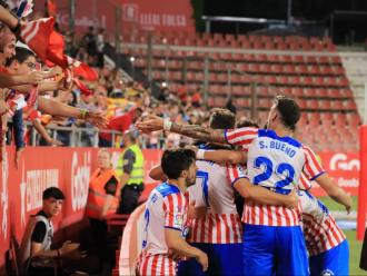 Els jugadors del Girona celebren l’1-0 que va poder fer Stuani contra el Mirandés