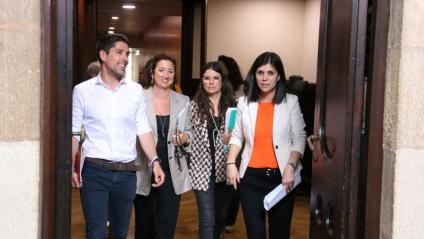 David Cid (ECP), Alícia Romero (PSC) Mònica Sales (JxCat) i Marta Vilalta (ERC), ahir sortint de la reunió pel català