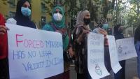Les dones convocades a la rambla del Raval per l’associació Minhaj-ul-Quran van lluir pancartes reivindicatives