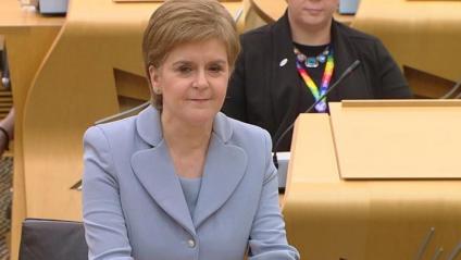 Nicola Sturgeon, primera ministra d’Escòcia, en un moment de la seva intervenció d’ahir al Parlament escocès