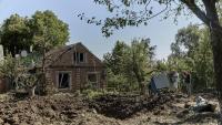 Forat causat per l’impacte d’un míssil rus a Khàrkiv, a l’est d’Ucraïna. L’atac va afectar una casa i una escola i va ferir una dona