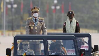 El cap de la Junta Militar, el general Min Aung Hlaing, durant una desfilada el 2022