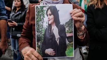 Una manifestació a París en suport de les dones iranianes