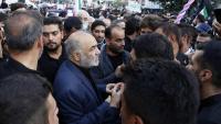 El cap del cos de la Guàrdia Revolucionària Iraniana), Hossein Salami (centre) saluda els participants en una massiva manifestació contra les recents protestes antigovernamentals a Teheran