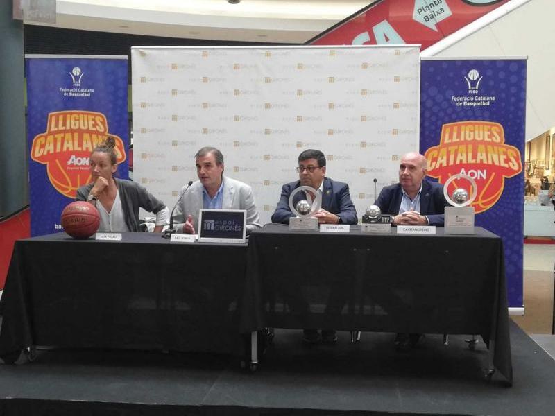 Laia Palau, Pau Jordà, el gerent d’Espai Gironès; Ferran Aril, president de la federació catalana de bàsquet i Cayetano Pérez