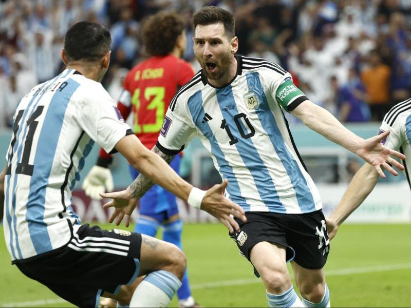 Leo Messi celebrant el seu gol amb Di María