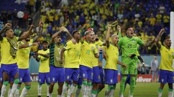 El Brasil celebra l’accés a vuitens de final del mundial