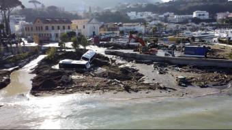 El port de Casamicciola després del corriment de terres del passat dissabte