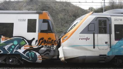Estat de les parts frontal i posterior dels trens de Rodalies que van xocar ahir a Montcada i Reixac