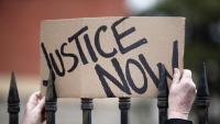 Cartell amb la frase ‘Justícia ara’ en una protesta ahir a Memphis