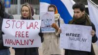 Manifestants russos donen suport a Navalni a Ginebra el passat dia 22 amb motiu dels dos anys del seu empresonament