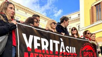 Un grup d’activistes de l’ONG badalonina manifestant-se avui a Roma