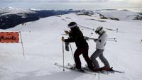 Esquiadores a la tossa d’Alp, on als anys quaranta es va explotar un jaciment de pirolusita
