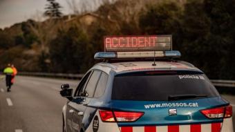 Un camioner mor atropellat per un camió a l’AP-7 a Castellet i la Gornal