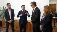 Aragonès parlant amb els dos ministres i la subsecretària d’Hisenda