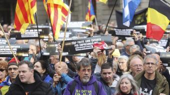 <b>Uriel Bertran, Jordi Pesarrodona i Dolors Feliu, </b>en la capçalera de la manifestació convocada per l’Assemblea el 6 de desembre passat contra la modificació del Codi  Penal