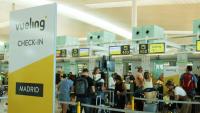 Cua de facturació de Vueling a l’aeroport de Barajas, a Madrid