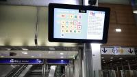Un panell informa d’afectacions al transport, en una estació de la regió de París