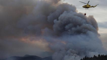 3.500 hectàrees cremades i 1.500 desallotjats en l’incendi entre Castelló i Terol