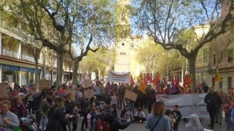 Un moment de la protesta a la plaça de la Vila